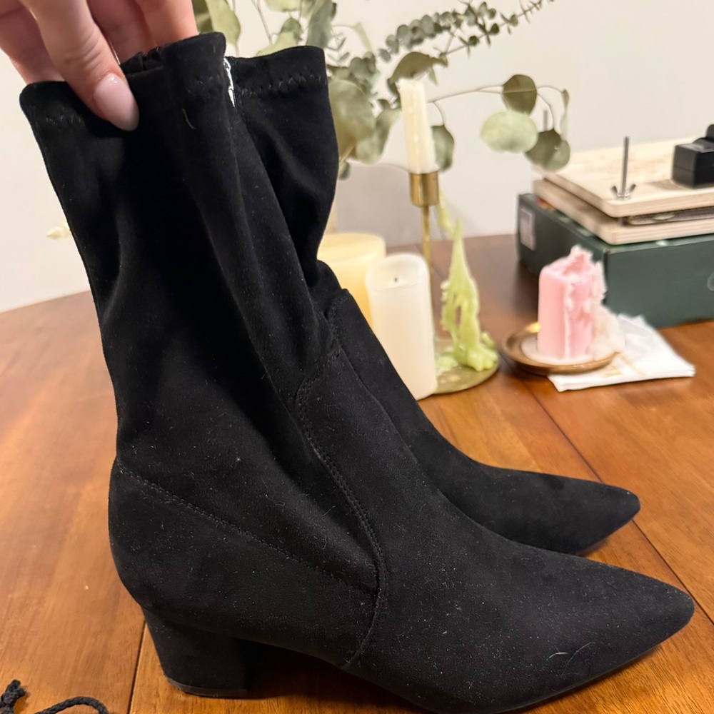 Women's Black Pointed-Toe Mid Heel Boots